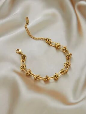 Gold Knot Link Bracelet